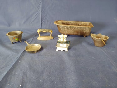 CAST IRON LOT OF VARIOUS DISPLAY ITEMS, TUB, COAL BUCKET, SAD IRON, SKILLET AND MORE