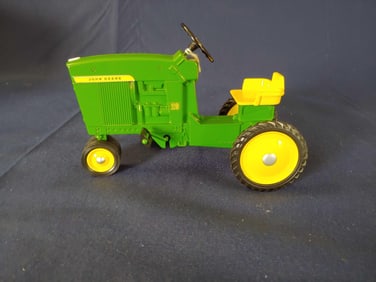 ERTL JOHN DEERE MODEL D-66 COLLECTOR EDITION NF GARDEN PEDAL TRACTOR
