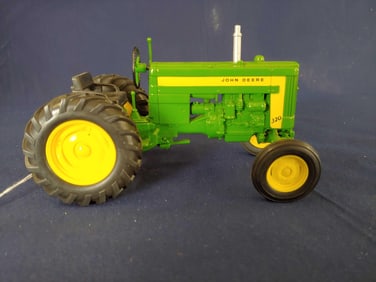 ERTL JOHN DEERE 1956 WF 320 TRACTOR