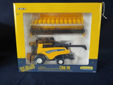 ERTL NEW HOLLAND TWIN ROTOR CR8.90 COMBINE BATTERY OP PLAYSET