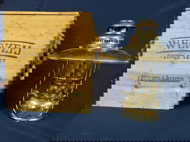 VINTAGE WENZEL PRESSURE LANTERN IN ORIGINAL WOOD CARRYING CRATE