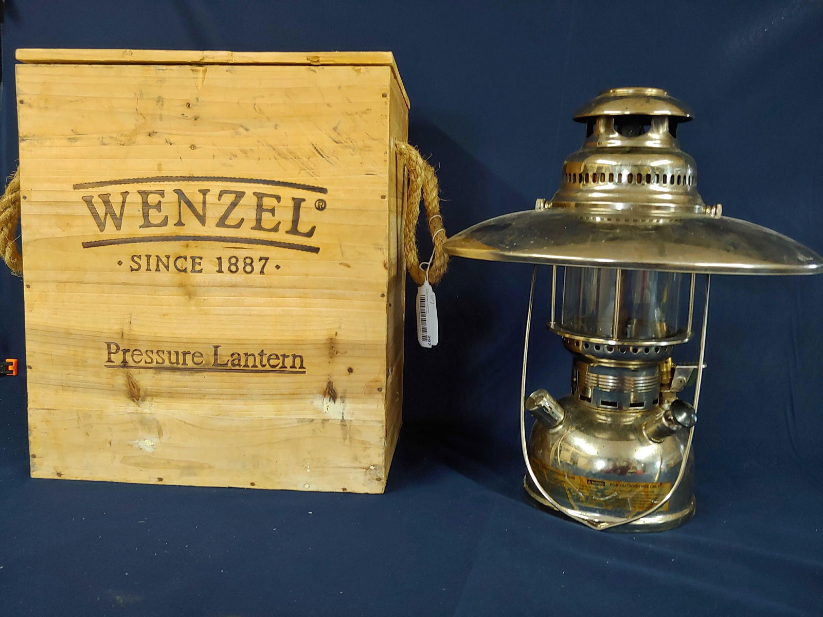VINTAGE WENZEL PRESSURE LANTERN IN ORIGINAL WOOD CARRYING CRATE (1 of 7)
