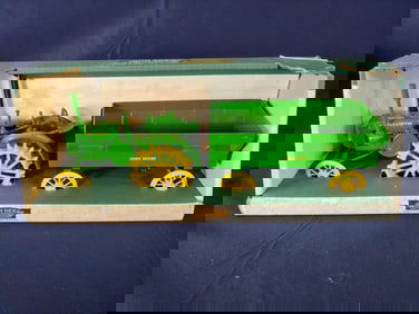 ERTL JOHN DEERE STANDARD 1931 GP TRACTOR W/ STEEL WHEELS AND FLARE BOX WAGON