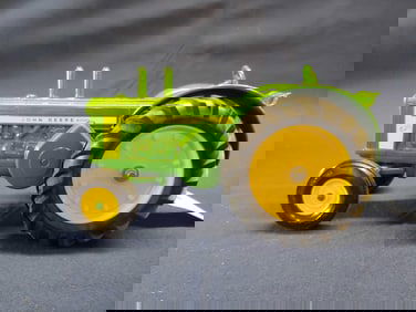 ERTL JOHN DEERE WF 820 TWO CYLINDER DIESEL TRACTOR