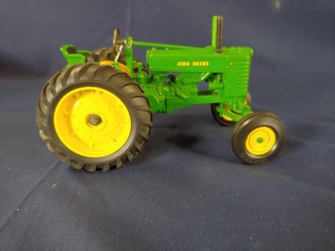 ERTL JOHN DEERE STYLED GW COLLECTOR EDITION WF HD TRACTOR