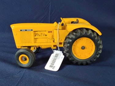 ERTL JOHN DEERE 5010 WF FARM TRACTOR