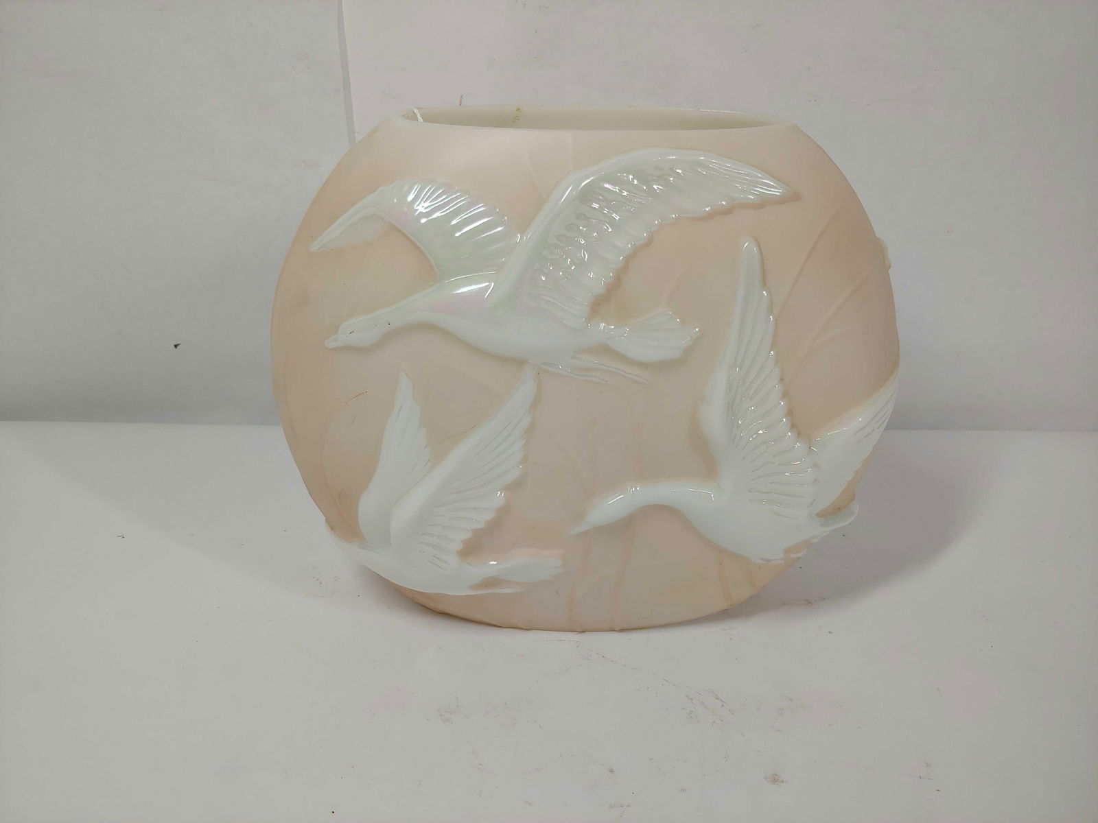 Fancy Phoenix Consolidated Geese Pillow vase: Free of chips and cracks, in nice condition! 11in wide 9.5in tall.
