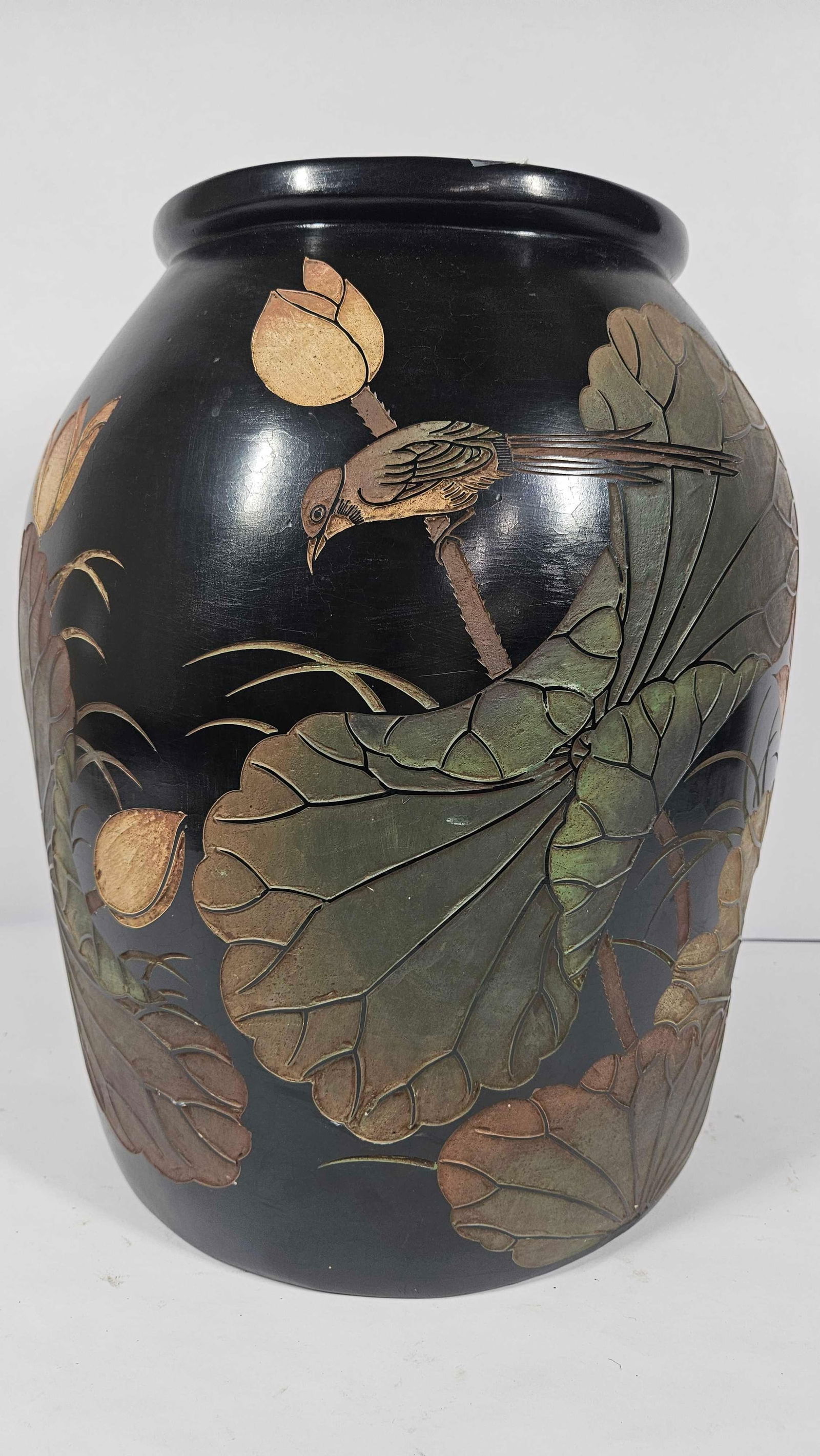 INCISED POTTERY URN (1 of 7)