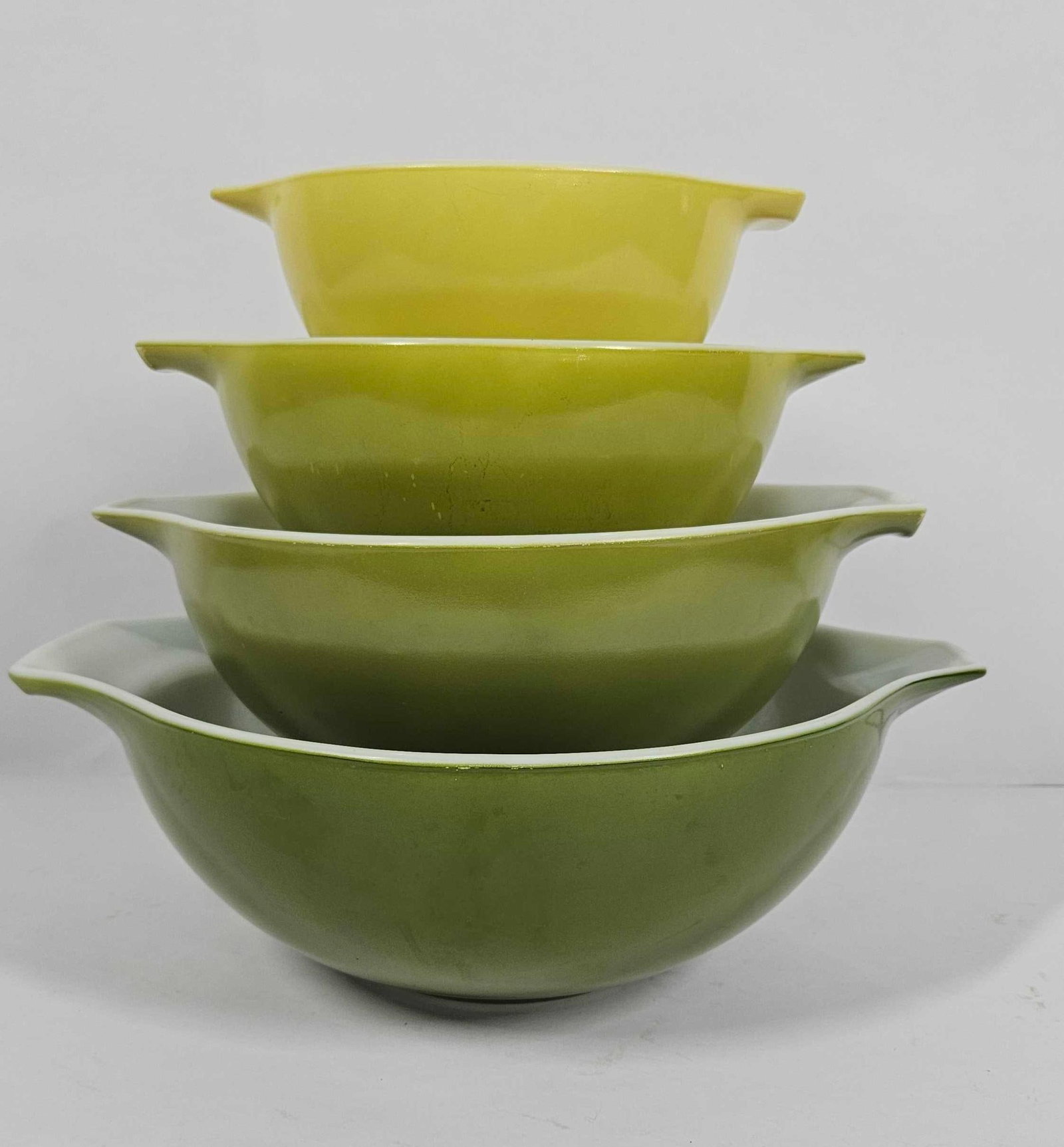 OMBRE GREEN PYREX CINDERELLA MIXING BOWLS: LOT OF 4, ALL ARE CHIP AND CRACK FREE