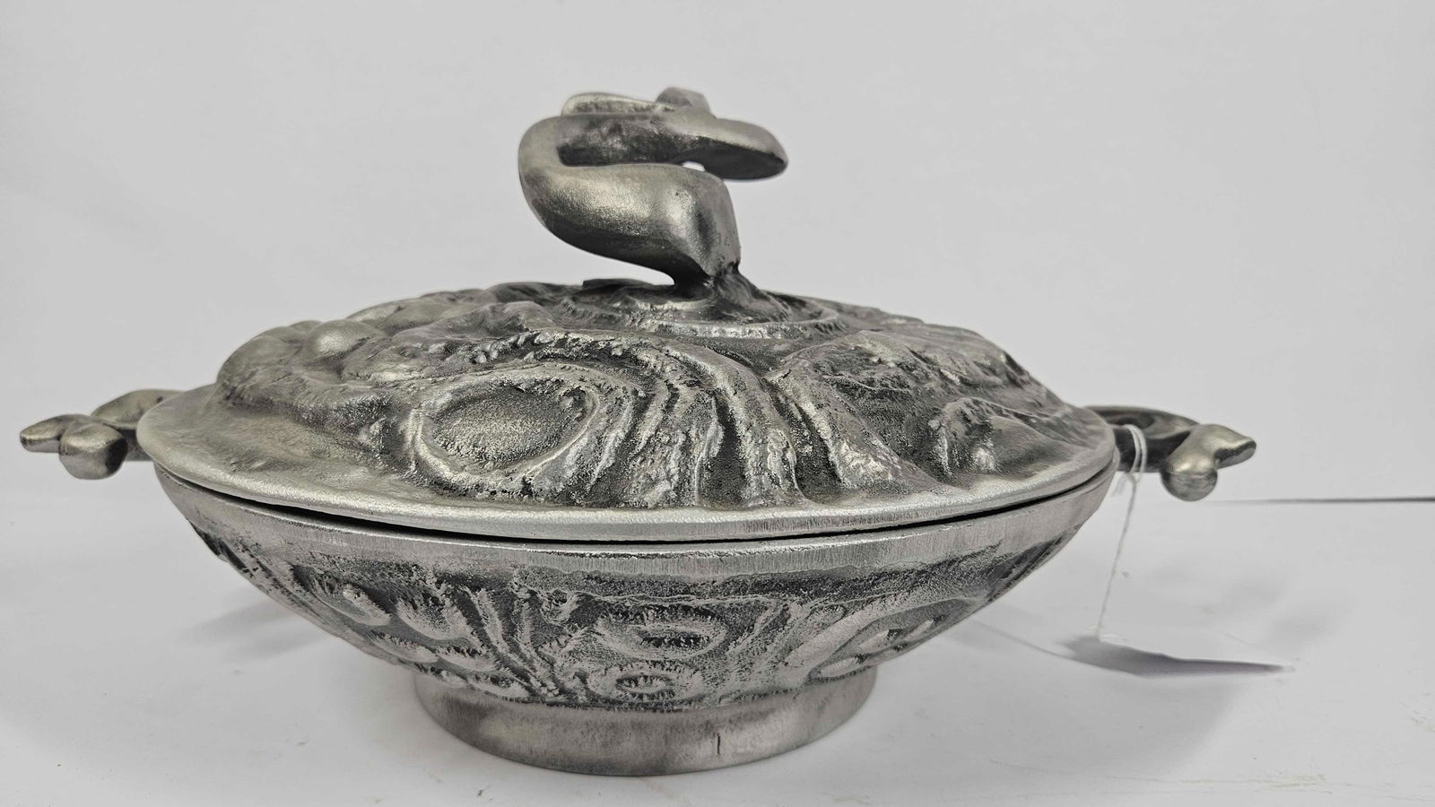 DON DRUMM COVERED CASSEROLE DISH: ALUMINIUM COVERED DISH IS APPROX 11.5 INCHES IN DIAMETER. 3.5 QUART.
