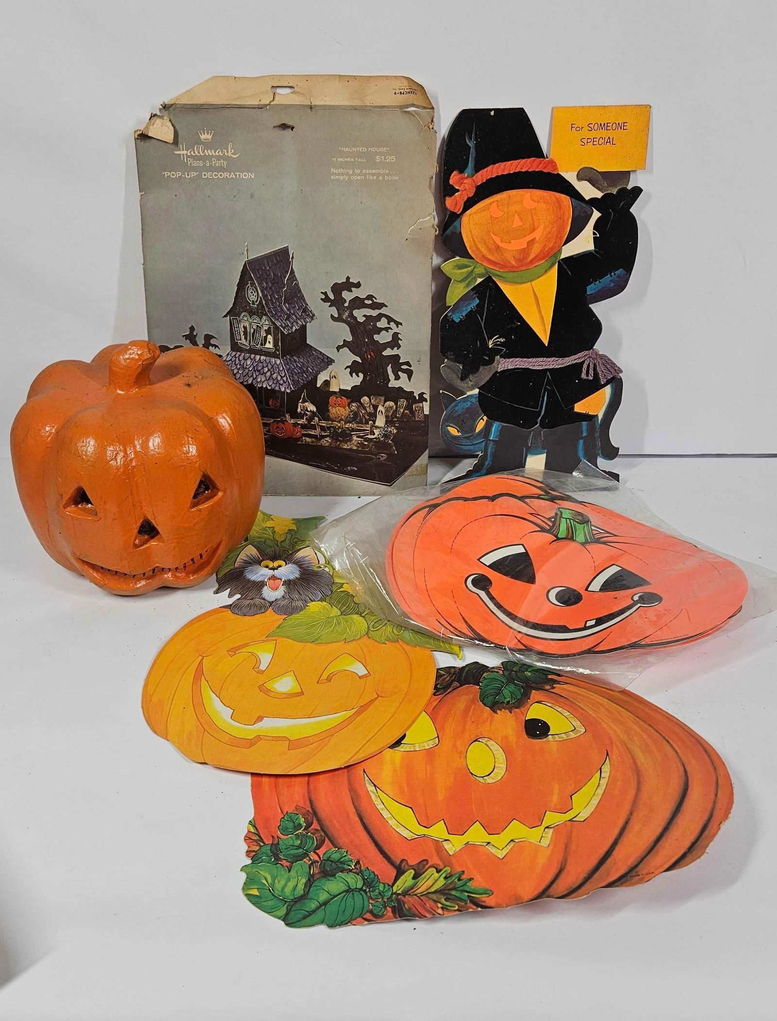 PAPER MACHE PUMPKIN AND POP UP HALLOWEEN DECOR (1 of 6)