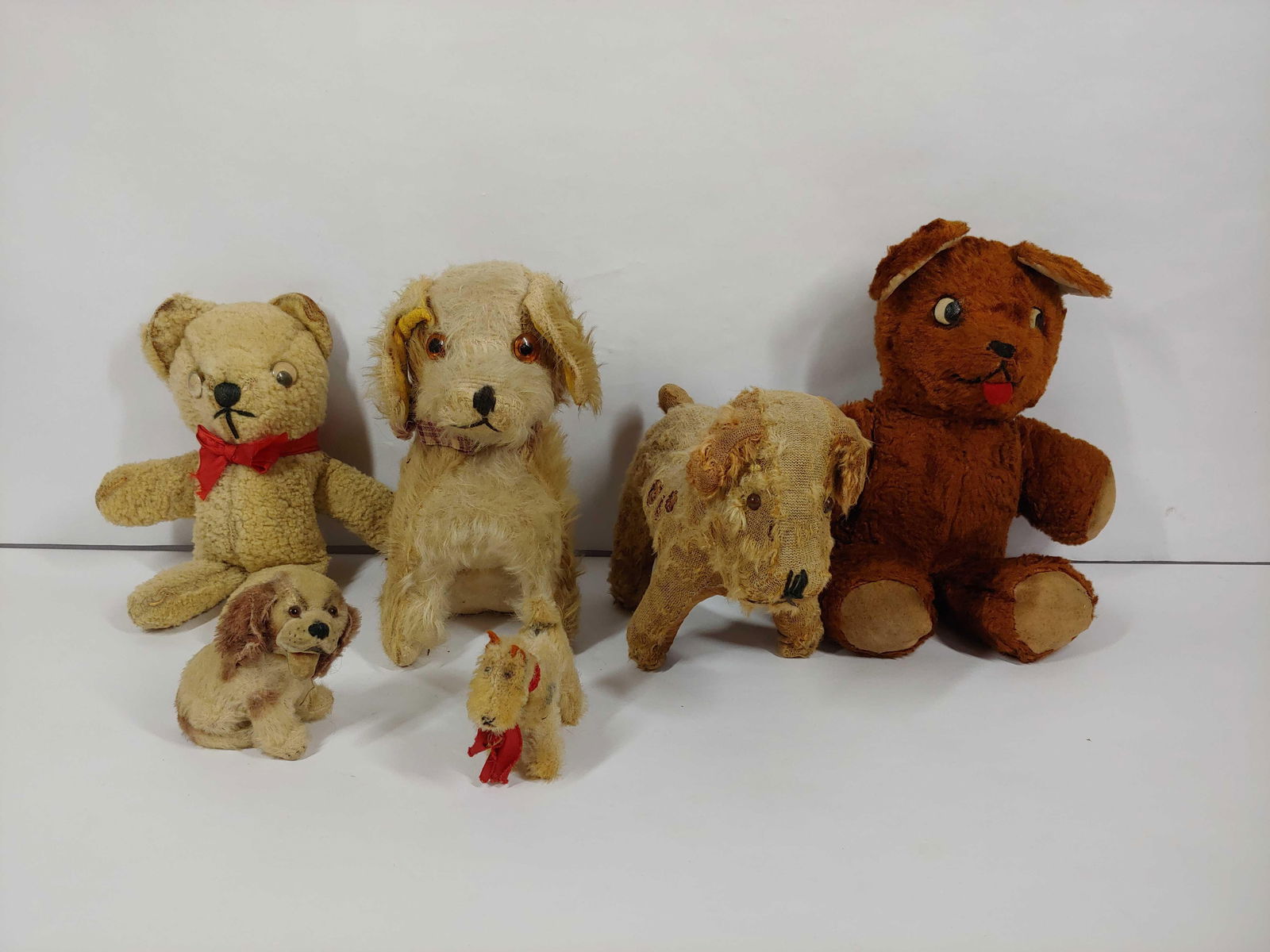 STEIFF AND STUFFED ANIMALS (1 of 6)