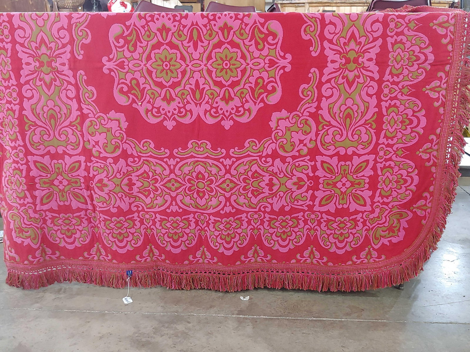 SEARS BELLISSIMO ITALY PATTERNED BED SPREAD: VERY NICE CLEAN CONDITION. NO STAINS OR TEARS ARE FOUND. 98X 86