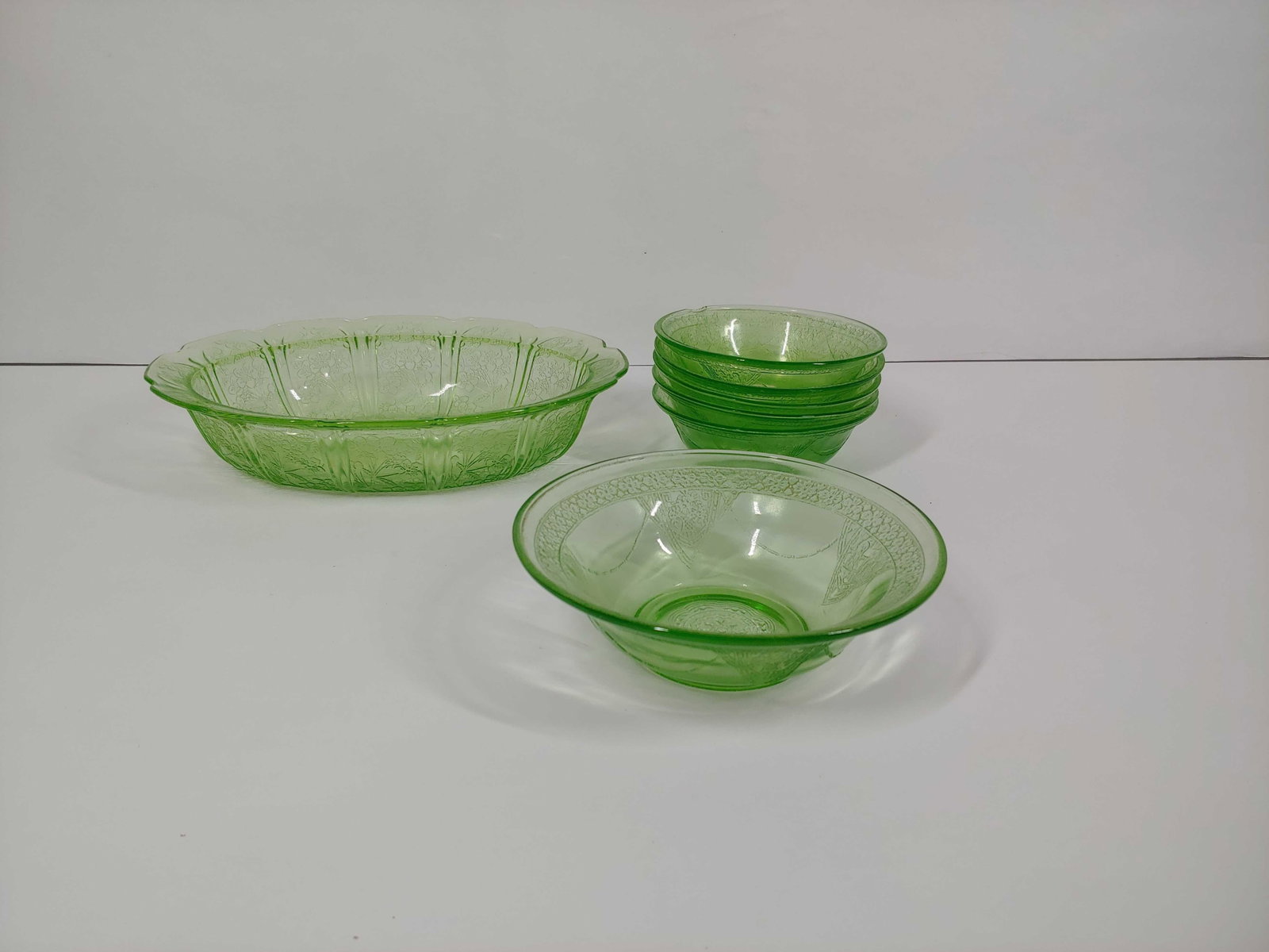 GEORGIAN LOVEBIRDS URANIUM GLASS BERRY BOWLS AND CHERRY BLOSSOM DISH: EACH GLOWS BRIGHT GREEN UNDER UV LIGHT. NO CHIPS OR CRACKS WERE FOUND. 7 PIECES.
