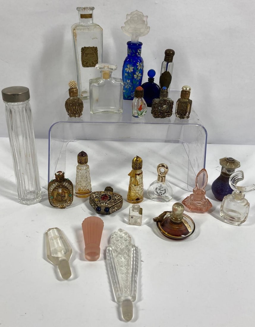 25 pc Vintage Perfume/ scent bottles and stoppers (1 of 7)