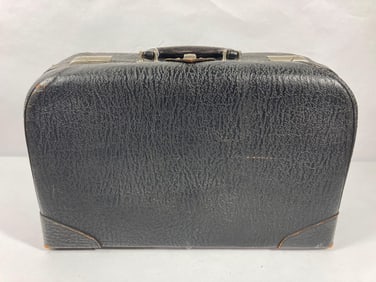Early Hide businessman traveling bag
