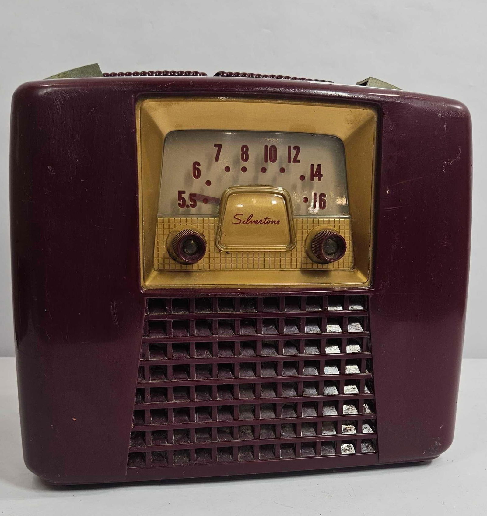 SEARS AND ROEBUCK SILVERTONE RADIO (1 of 5)