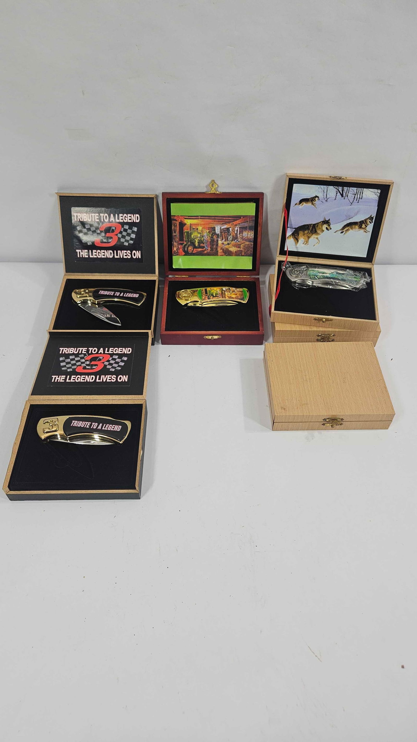 NASCAR, JOHN DEERE, AND WILDLIFE POCKET KNIVES (1 of 4)