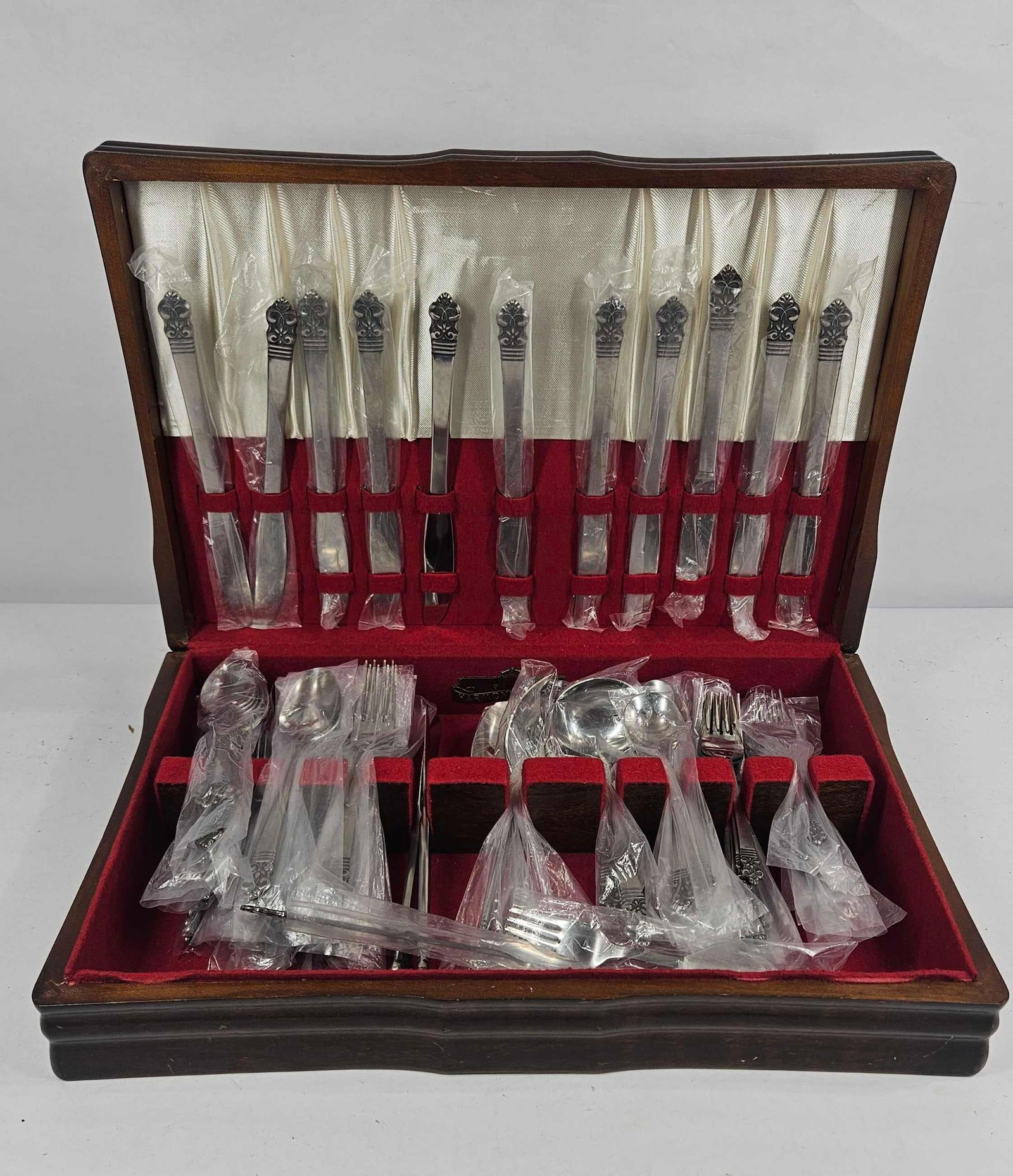 STAINLESS HARMONY HOUSE SILVERWARE SET (1 of 6)