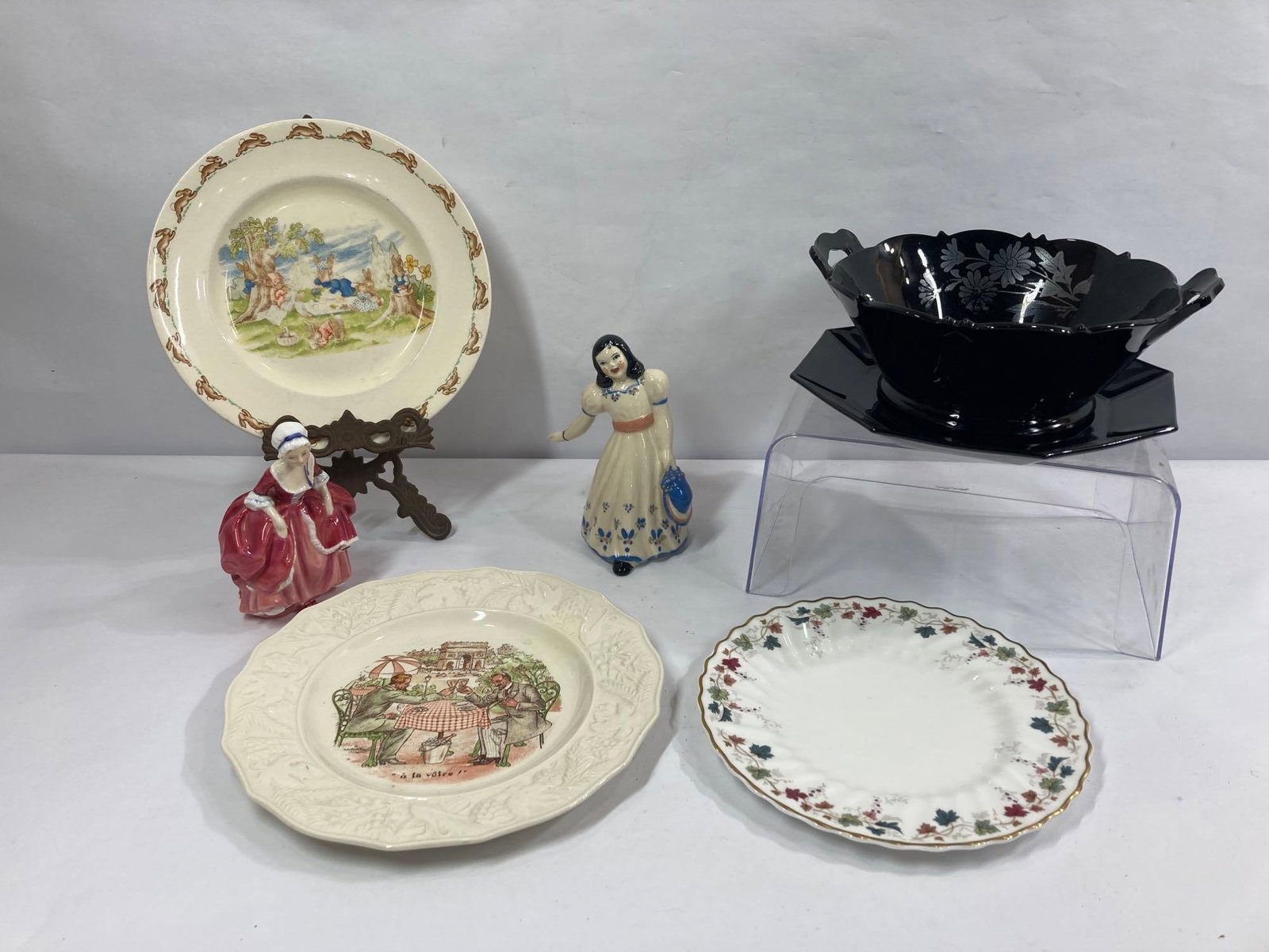 ROYAL DOULTON CERAMIC FIGURES PLATES, AND BLACK AMETHYST SET (1 of 16)