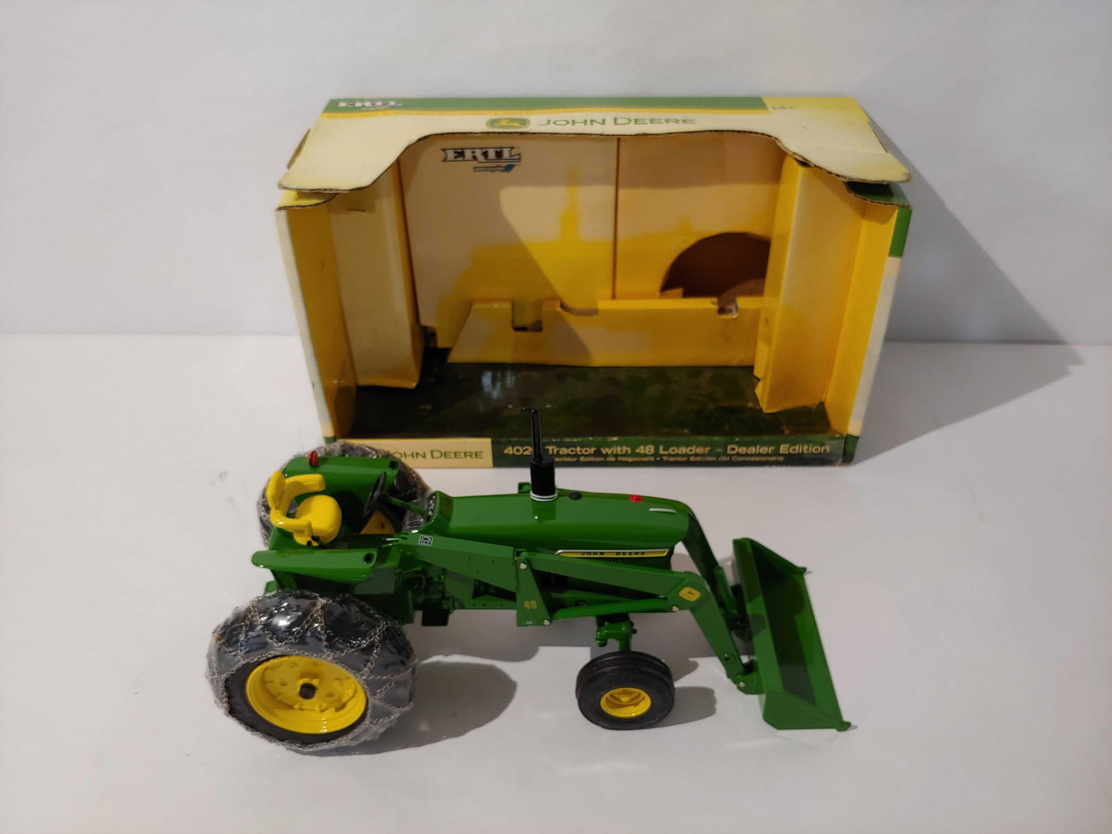 Ertl John Deere 4020 Dealer Edition 1/16 scale tractor with loader: New in original box!