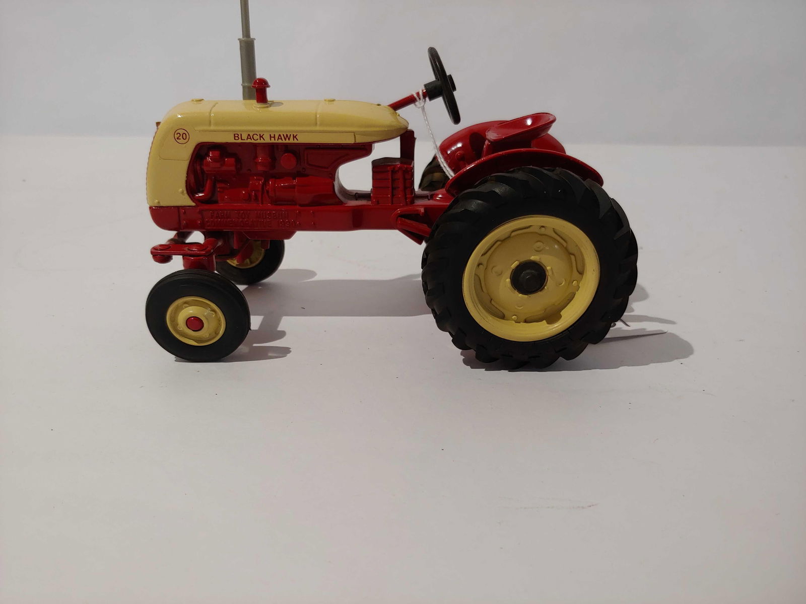 Ertl 1990 Farm Toy Museum Cockshutt Black Hawk 20 tractor (1 of 5)