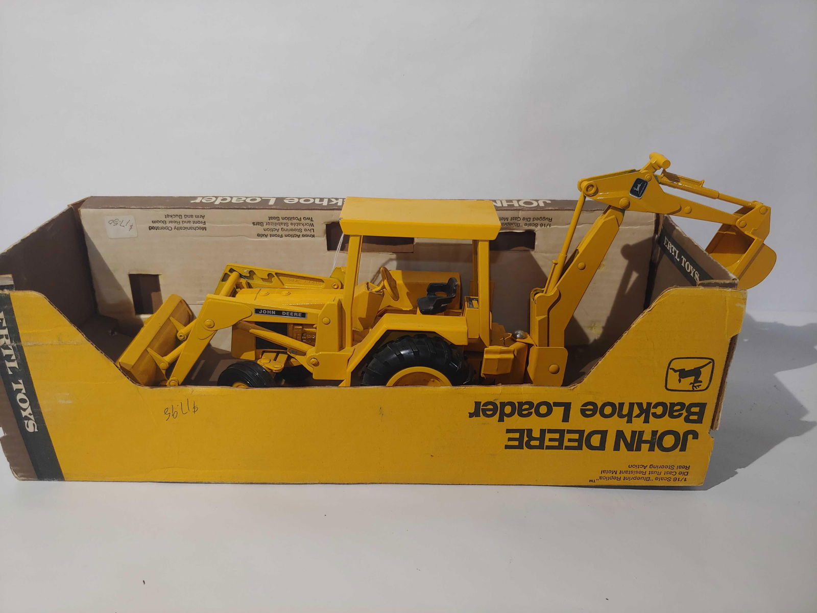 Ertl John Deere 1/16 scale Backhoe Loader (1 of 6)