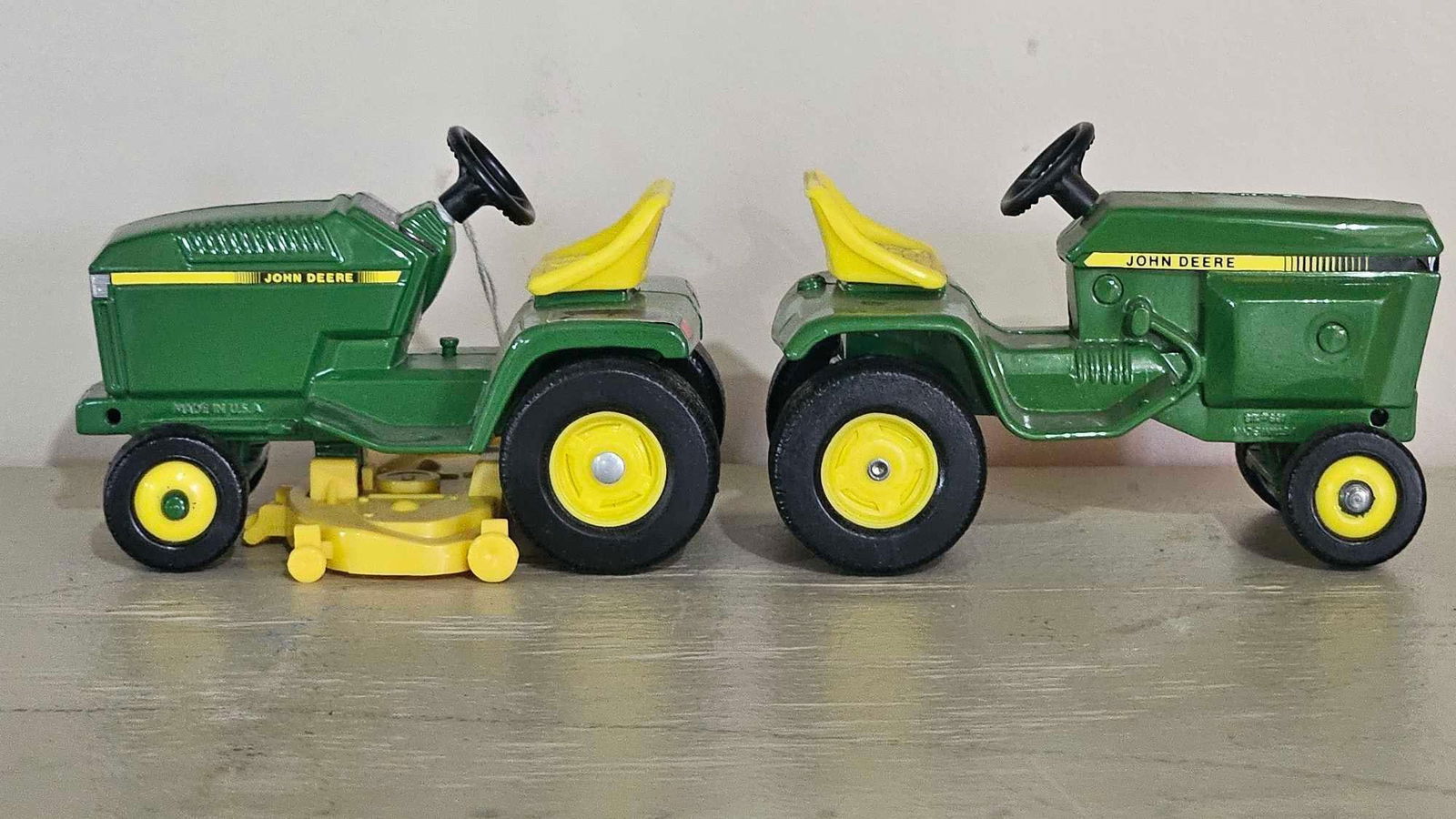 Ertl John Deere mower & Lawn tractor: Both are 4.5in long.