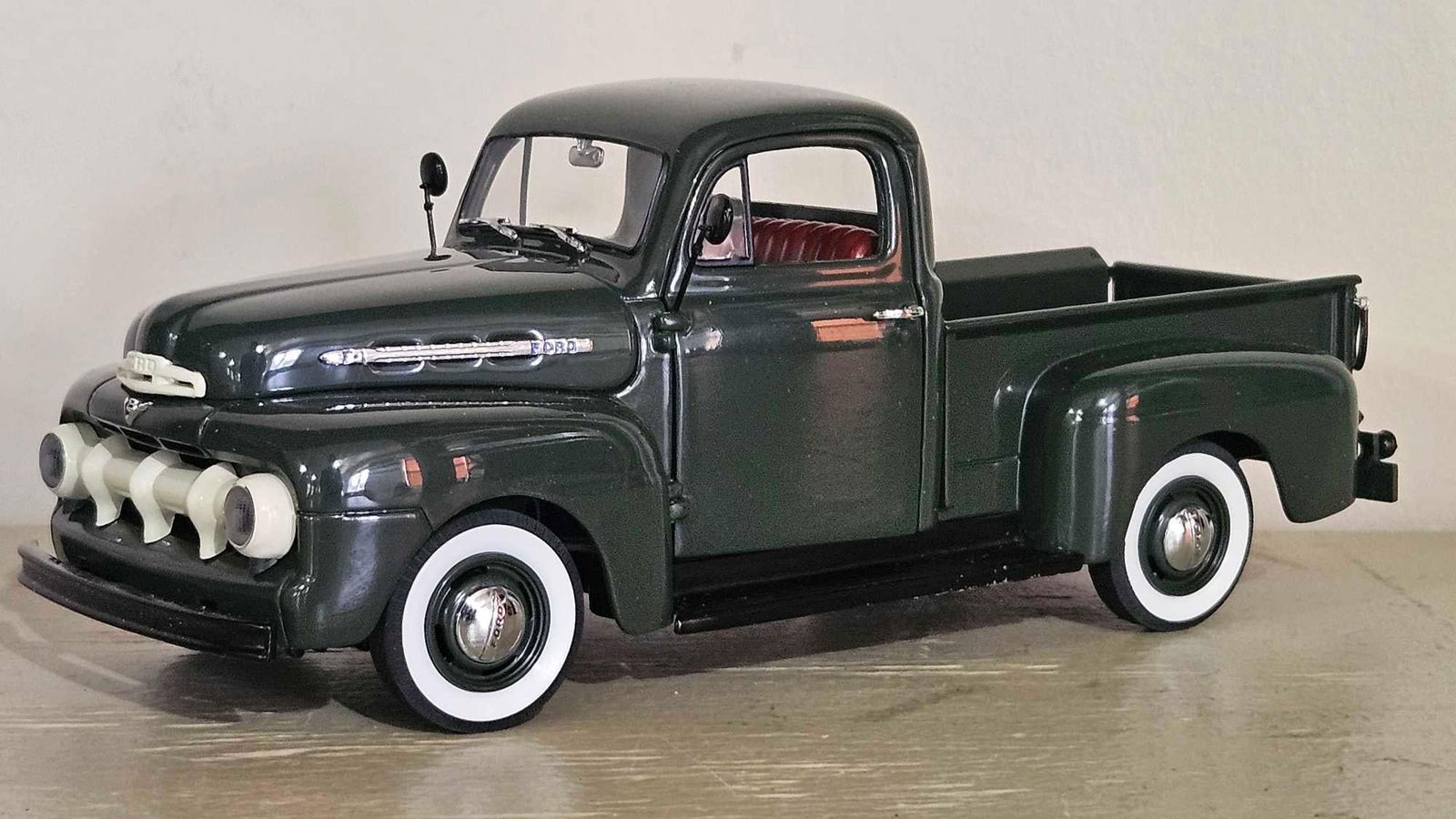 Danbury Mint 1951 Ford F-1 Pickup (1 of 6)