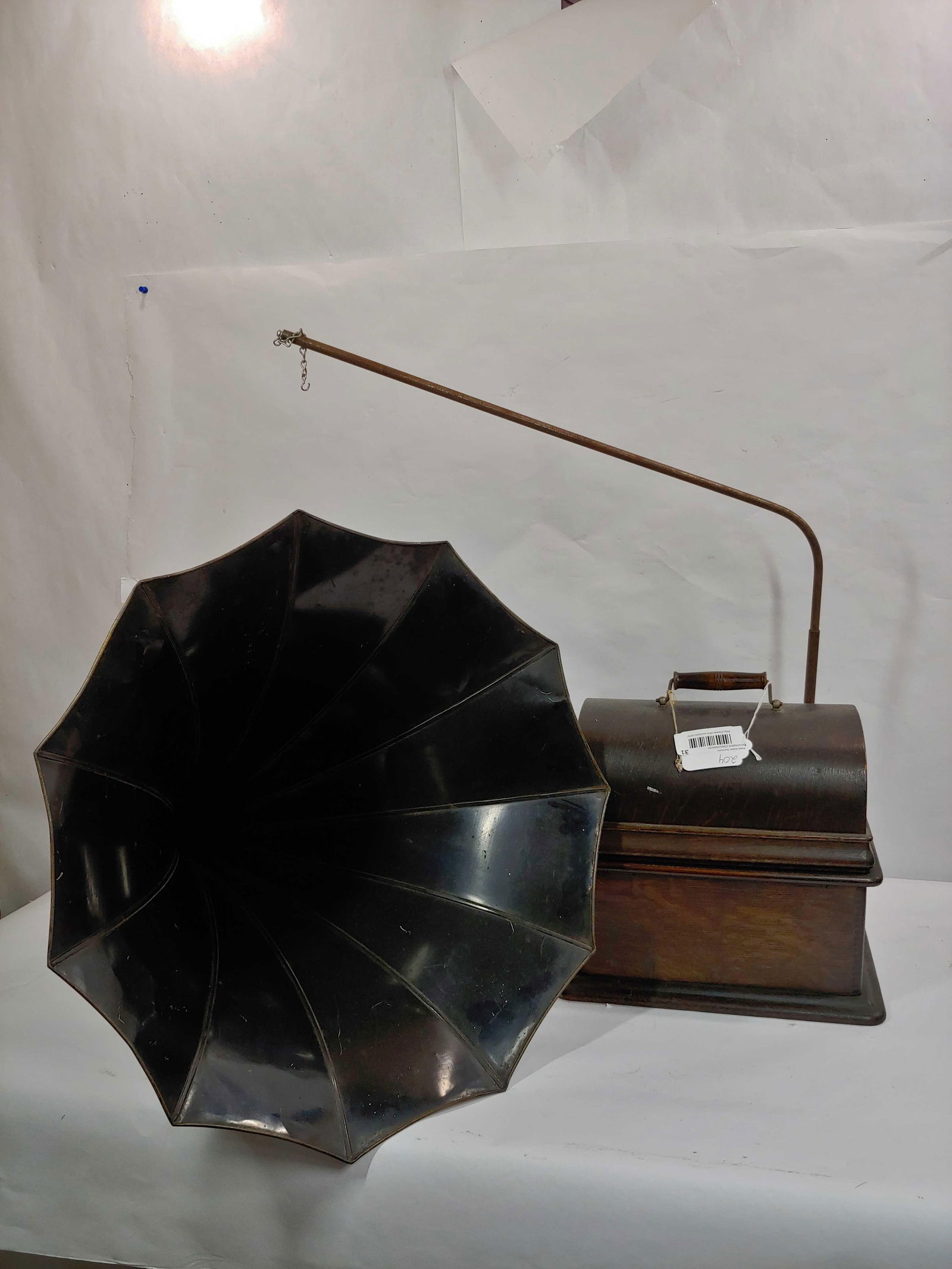 EDISON PHONOGRAPH WITH HORN (1 of 8)