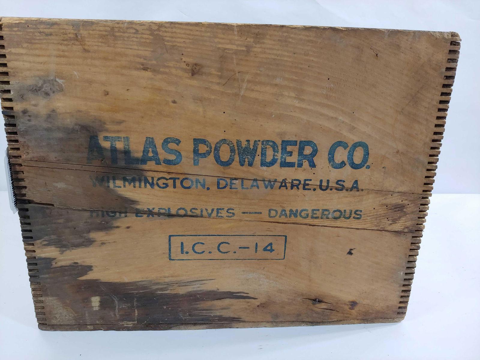 ATLAS POWDER CO DOVETAILED CRATE (1 of 6)