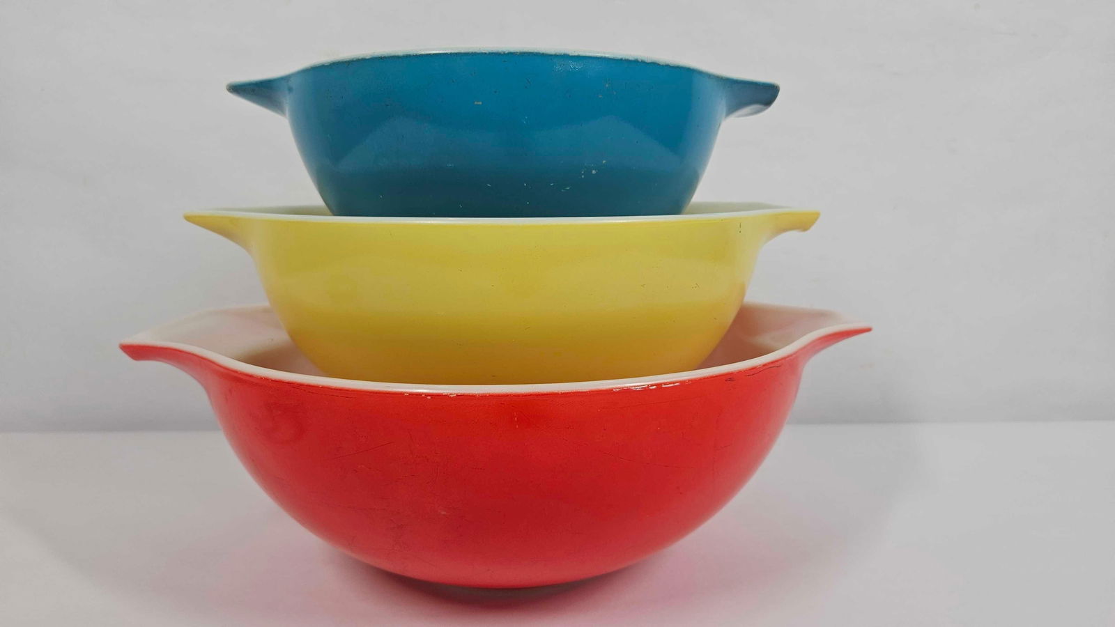 PRIMARY COLORS PYREX CINDERELLA MIXING BOWLS (1 of 5)