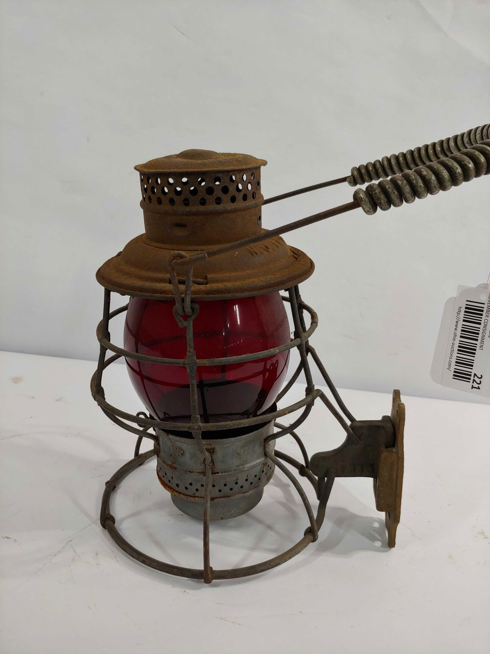 RED GLOBE RR LANTERN W MOUNTING BRACKET (1 of 6)