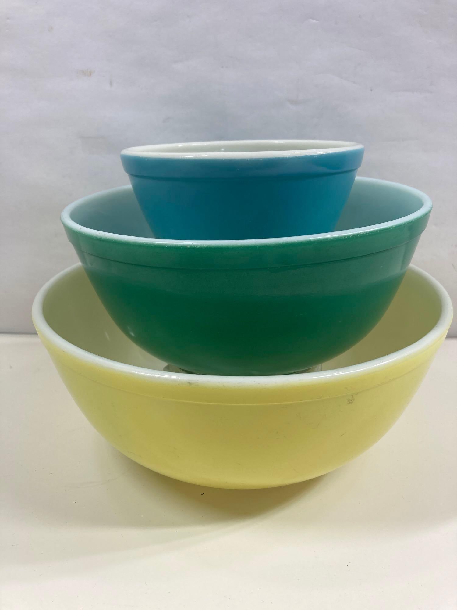 PRIMARY COLORS PYREX MIXING BOWLS (1 of 7)