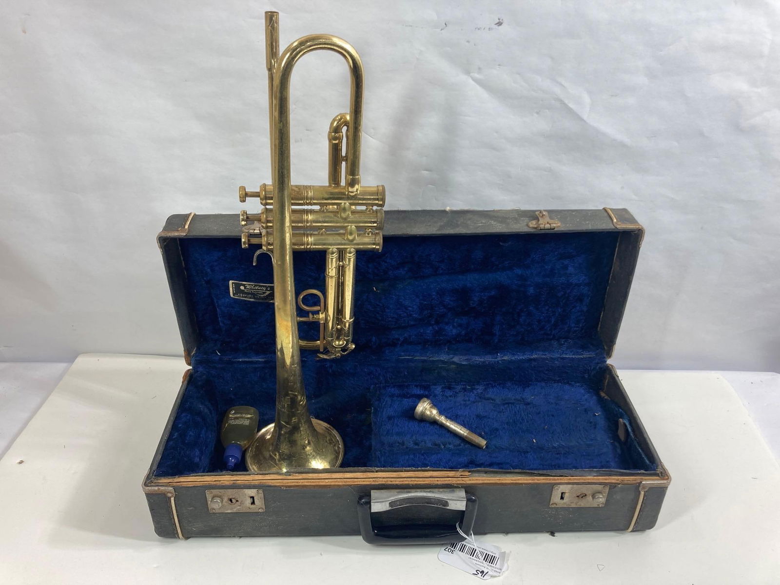 RANGER II TRUMPET: MOUTHPIECE AND FELT LINED CASE INCLUDED. BODY SHOWS MINOR DENTS AND USAGE