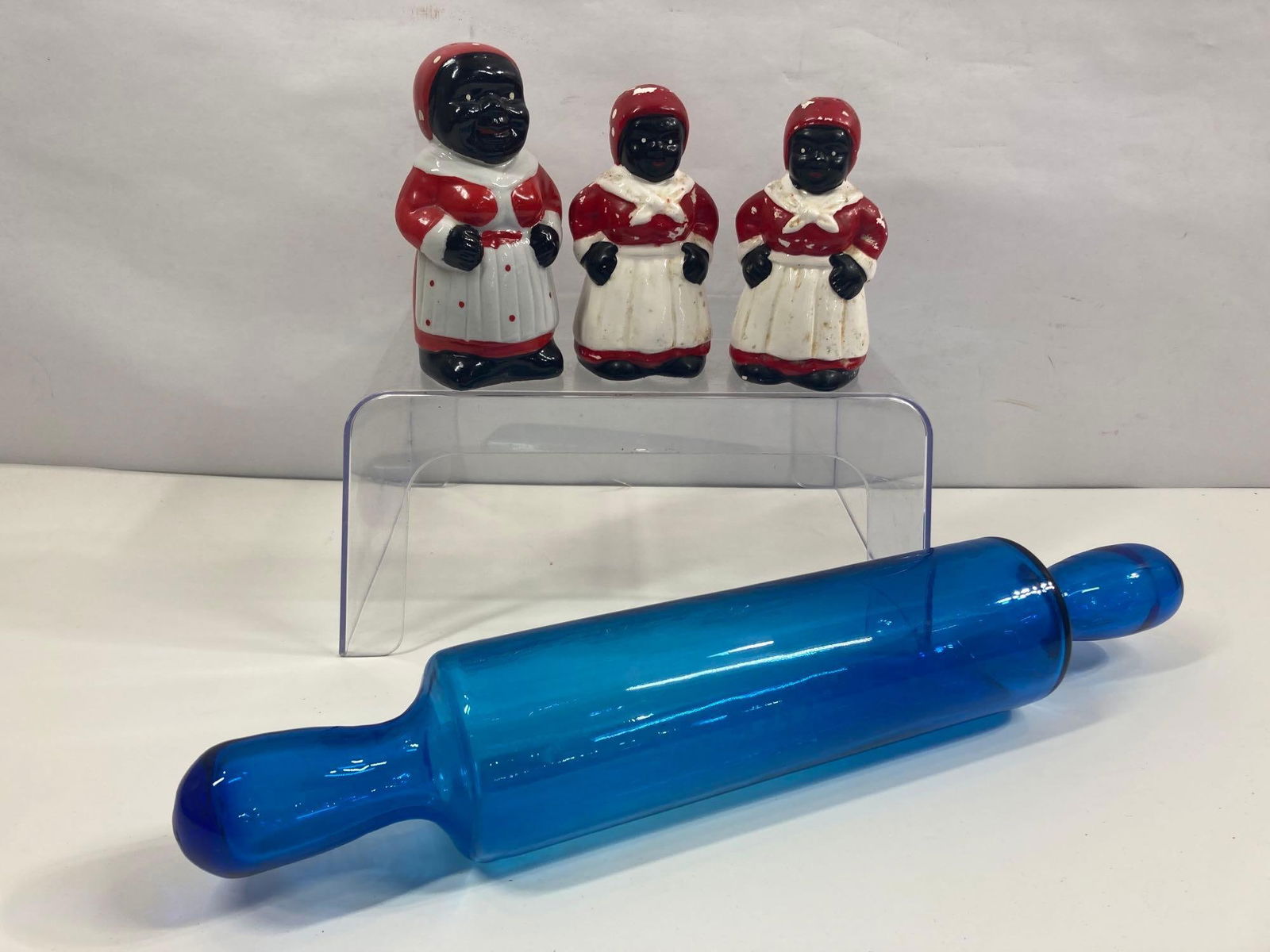 AUNT JEMIMA SHAKERS AND BLUE GLASS ROLLING PIN (1 of 7)