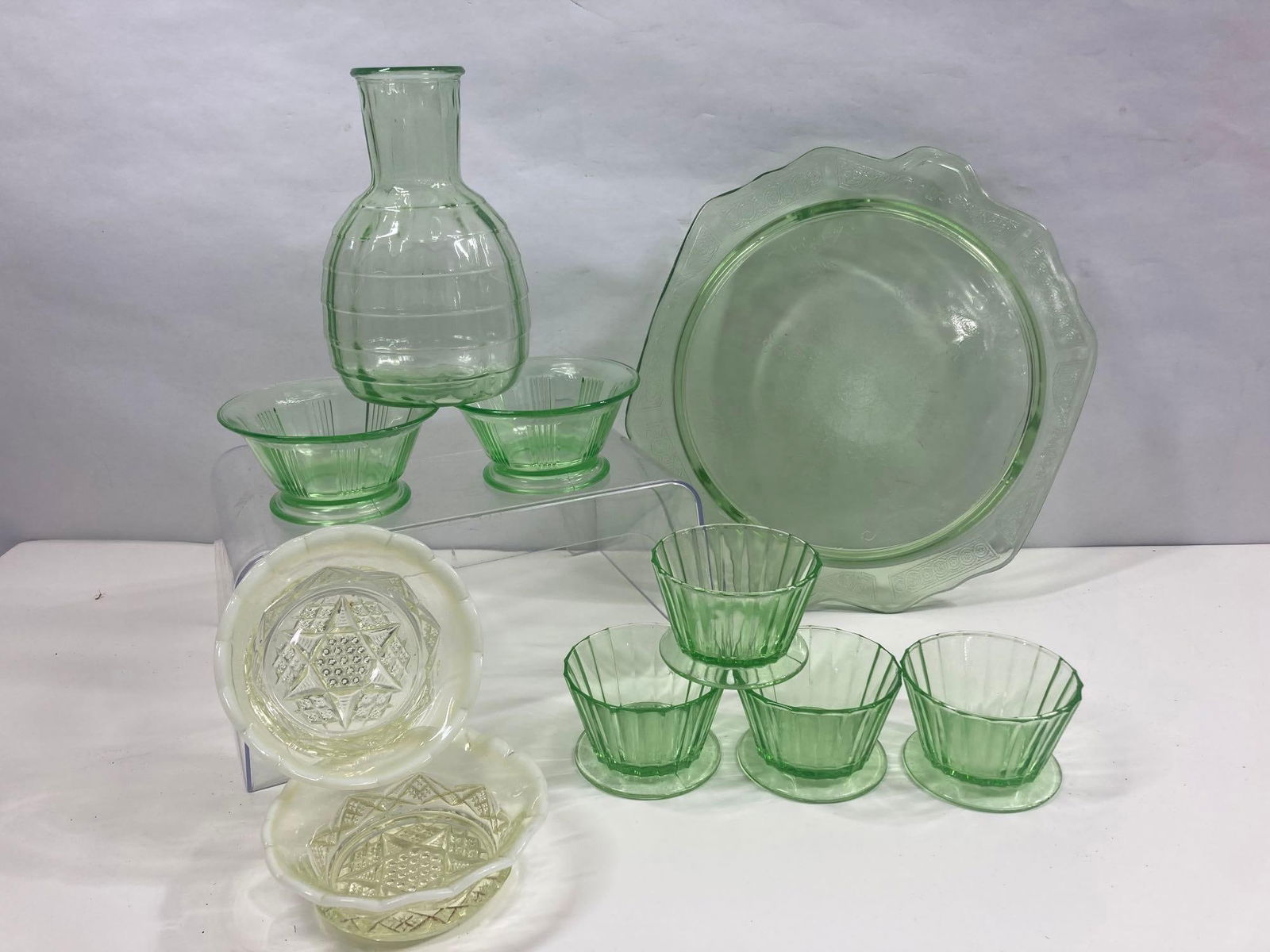 URANIUM GLASS BERRY CUPS AND CAKE PLATE (1 of 9)