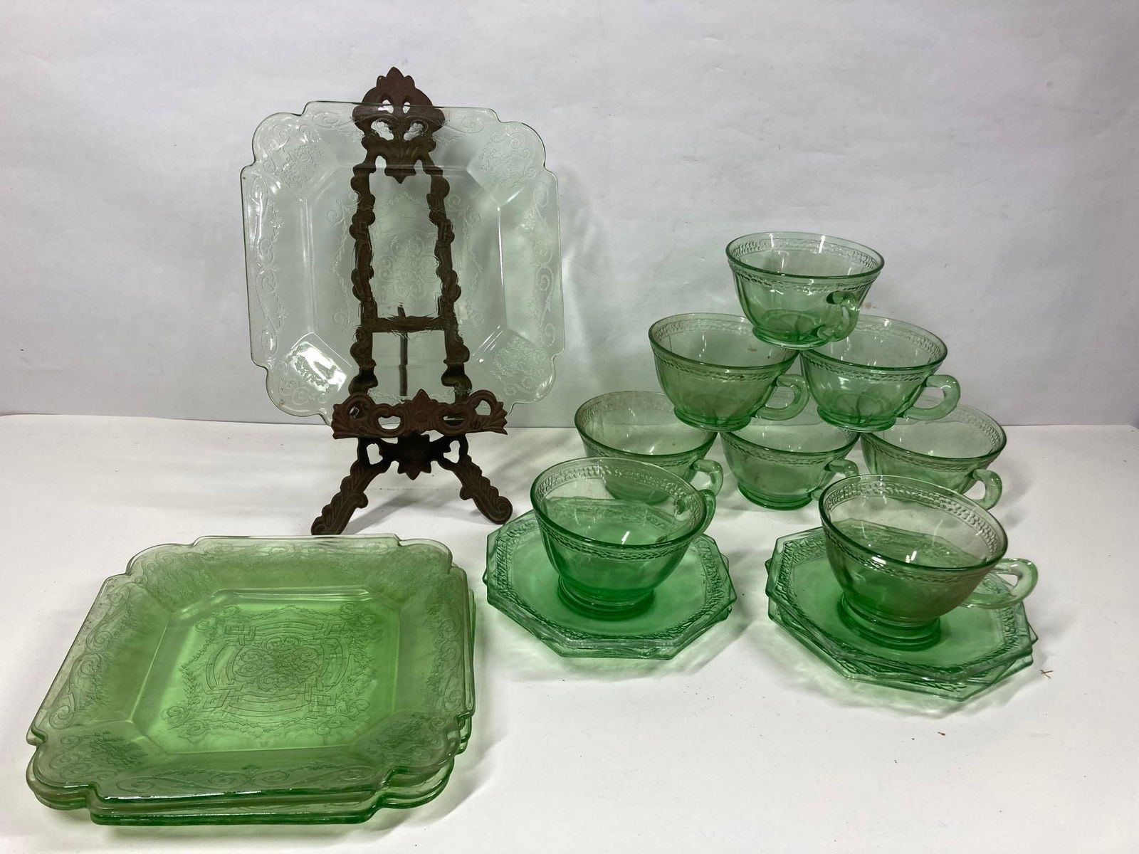 8 PC TEA SET URANIUM GLASS (1 of 6)