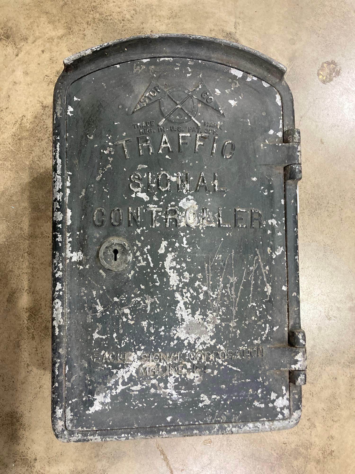 TRAFFIC SIGNAL CONTROLLER BOX (1 of 7)