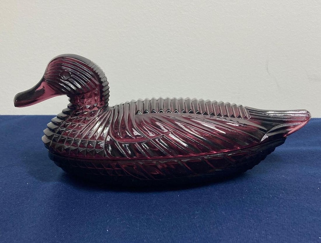 LG WRIGHT ATTERBURY AMETHYST GLASS DUCK (1 of 4)