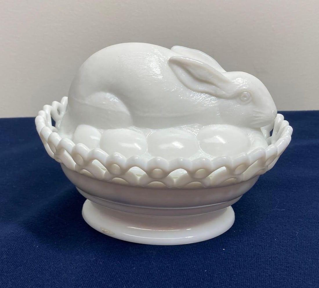 WESTMORLAND RABBIT ON NEST: MILK GLASS COVERED DISH. 7.5X4X6