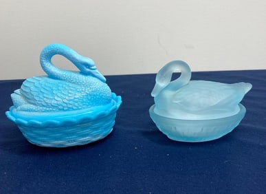BLUE GLASS SWAN ON NESTS