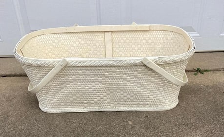 1940S WICKER BASSINET