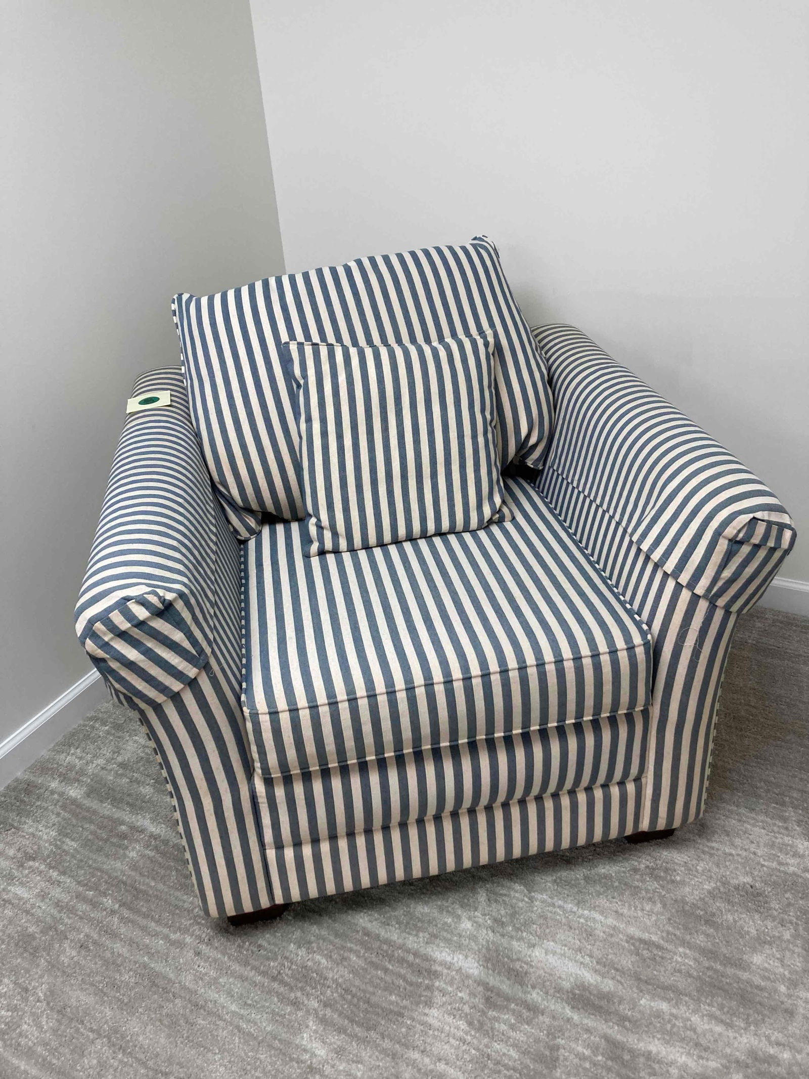 BLUE STRIPED UPHOLSTERED CHAIR: INCLUDES 4 PILLOWS. SHOWS SOME DISCOLORATION TO ARM RESTS. 26X33X35.5