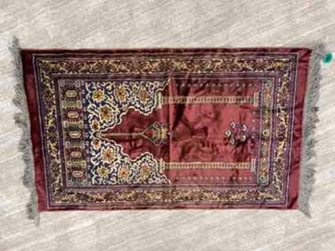 PERSIAN MOTIF PRAYER RUG