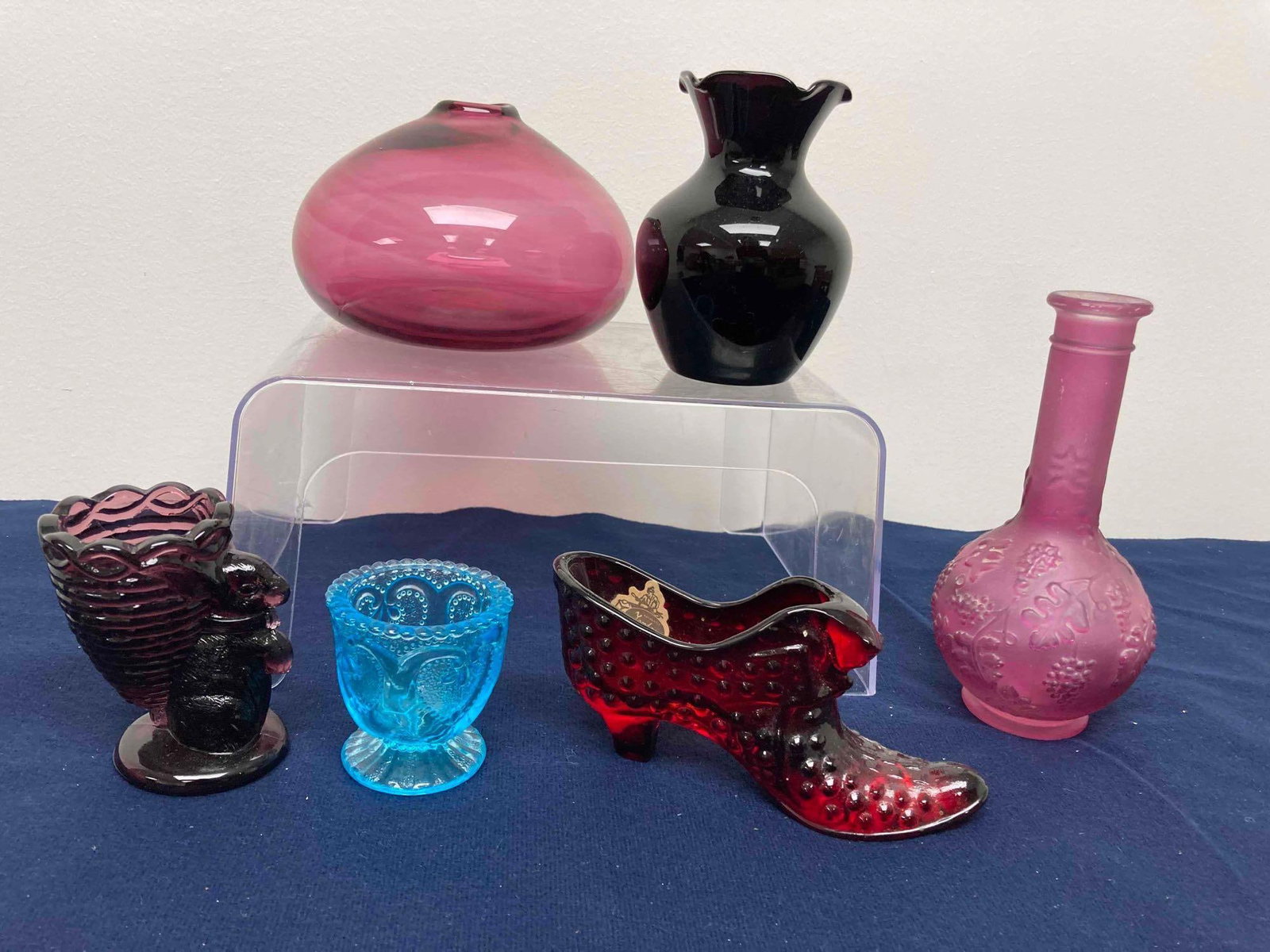 FENTON AND ART GLASS: WESTMORELAND AND HAND BLOWN GLASS CUSHIONS