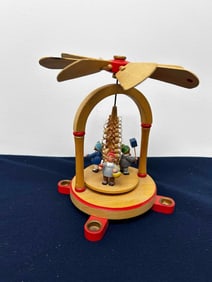 ERZGEBIRGE GERMAN CHRISTMAS ORNAMENT