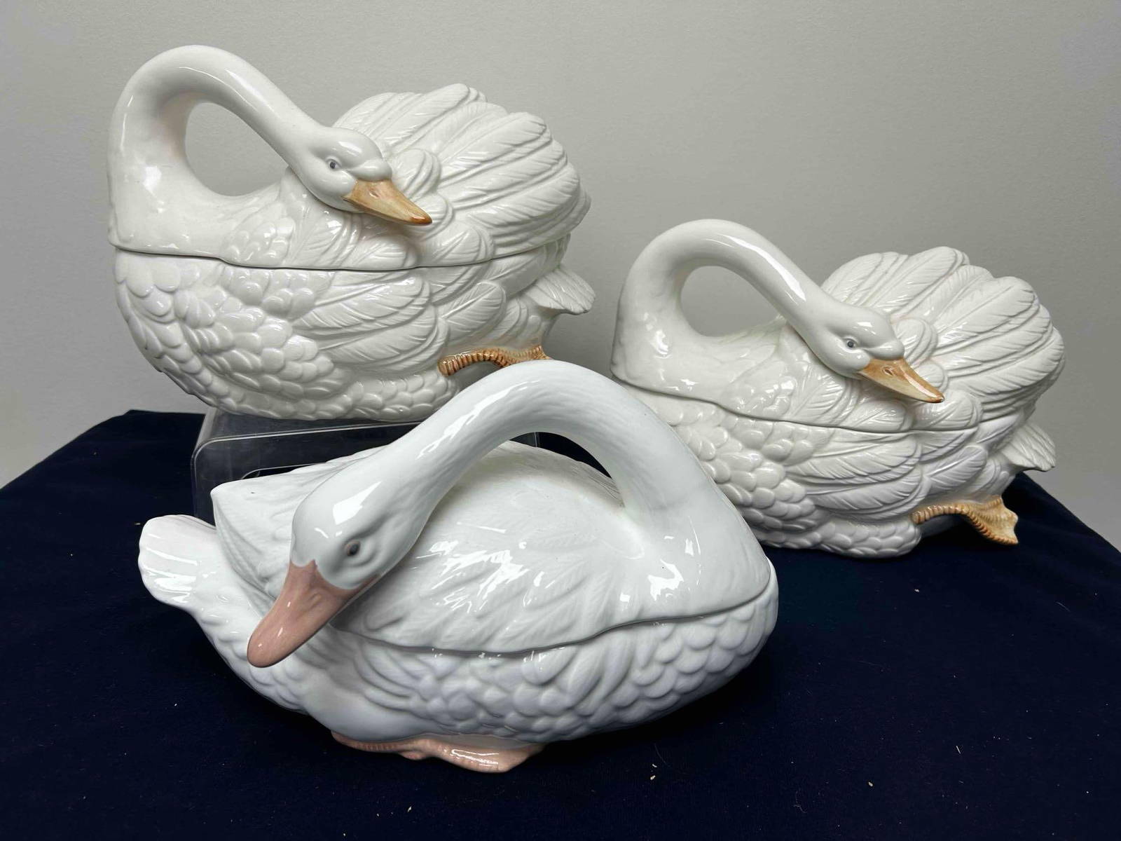 3 Fitz And Floyd Swan Lidded Serving Dishes Auction