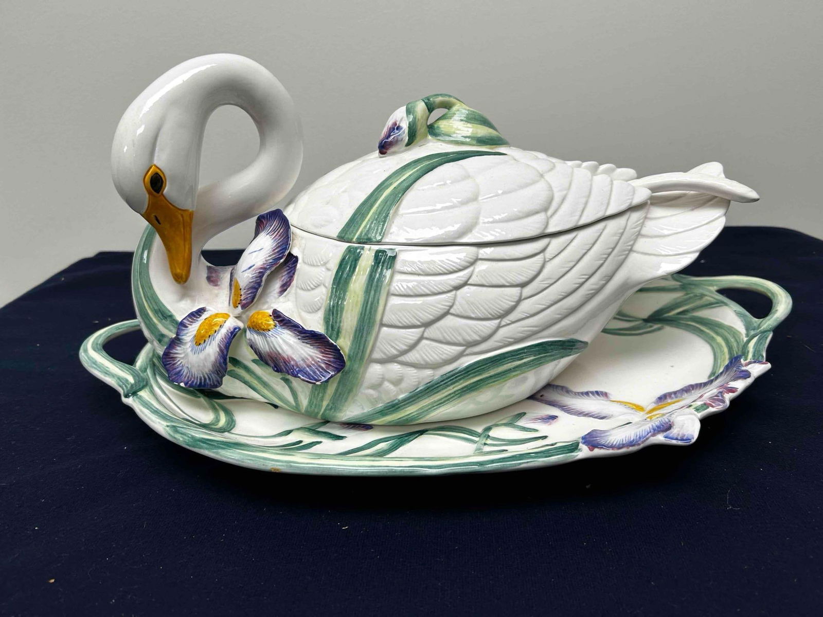 FITZ AND FLOYD SWAN COVERED DISH AND PLATTER (1 of 6)