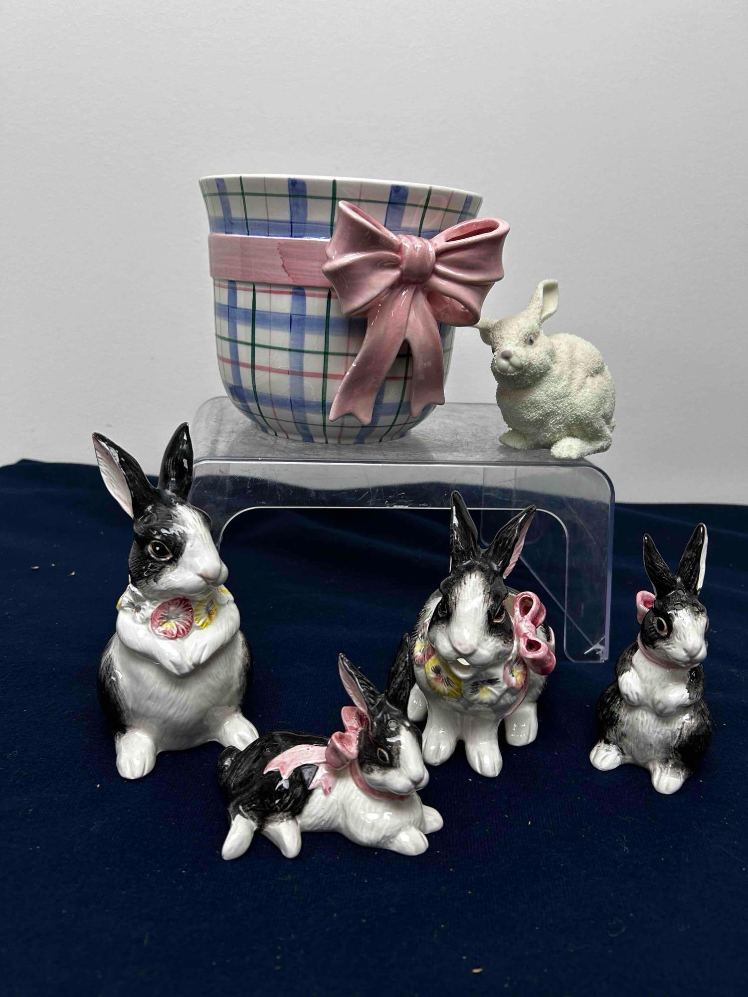 FITZ AND FLOYD EASTER RABBIT TABLE SETTING (1 of 5)